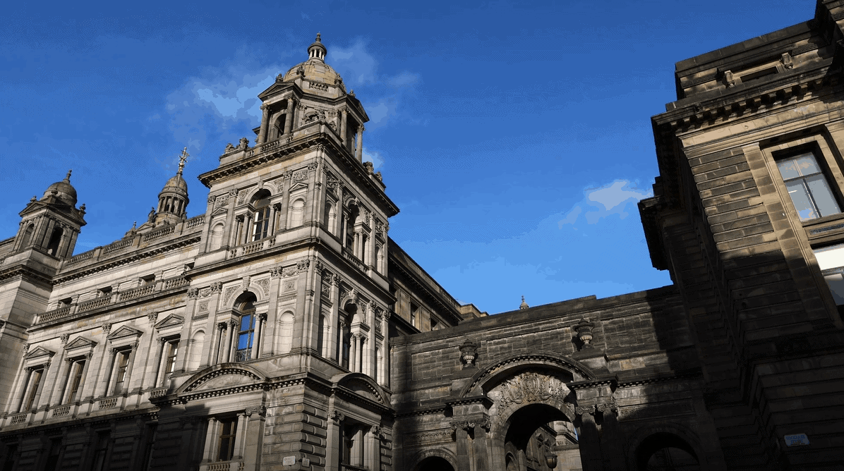 Travellers exploring Glasgow’s Architectural Heritage