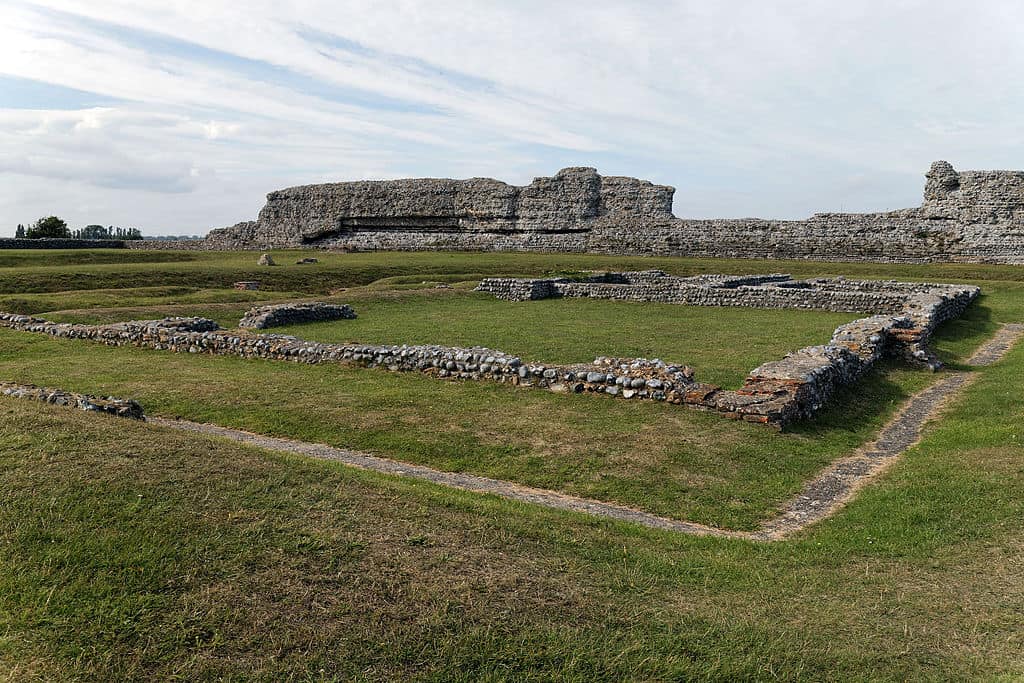 1024px-Castle_Richborough_Fort_interior_ruins_Richborough_Kent_England_2